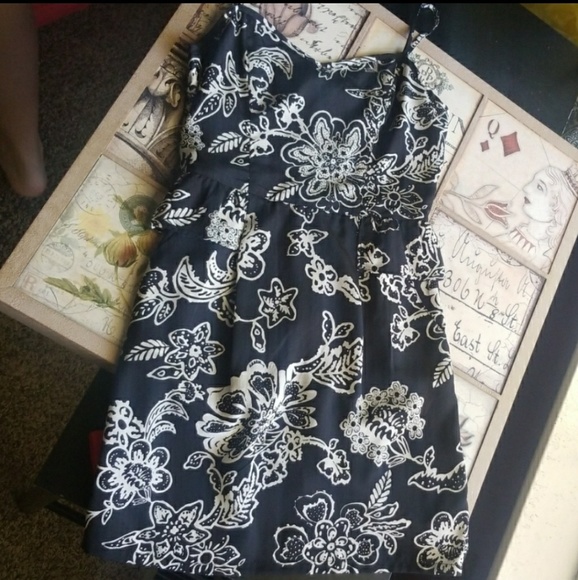 American Eagle Outfitters Dresses & Skirts - AMAZING* Silk like American Eagle Dress